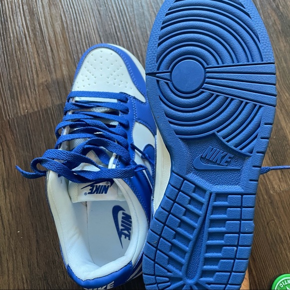 Kentucky Low Dunks - Picture 2 of 5